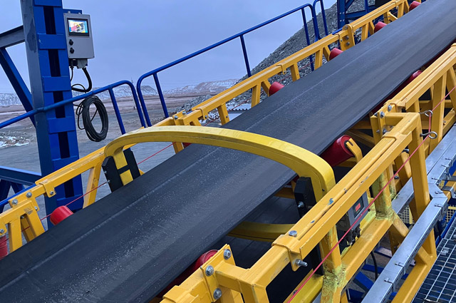 Tramp metal detector